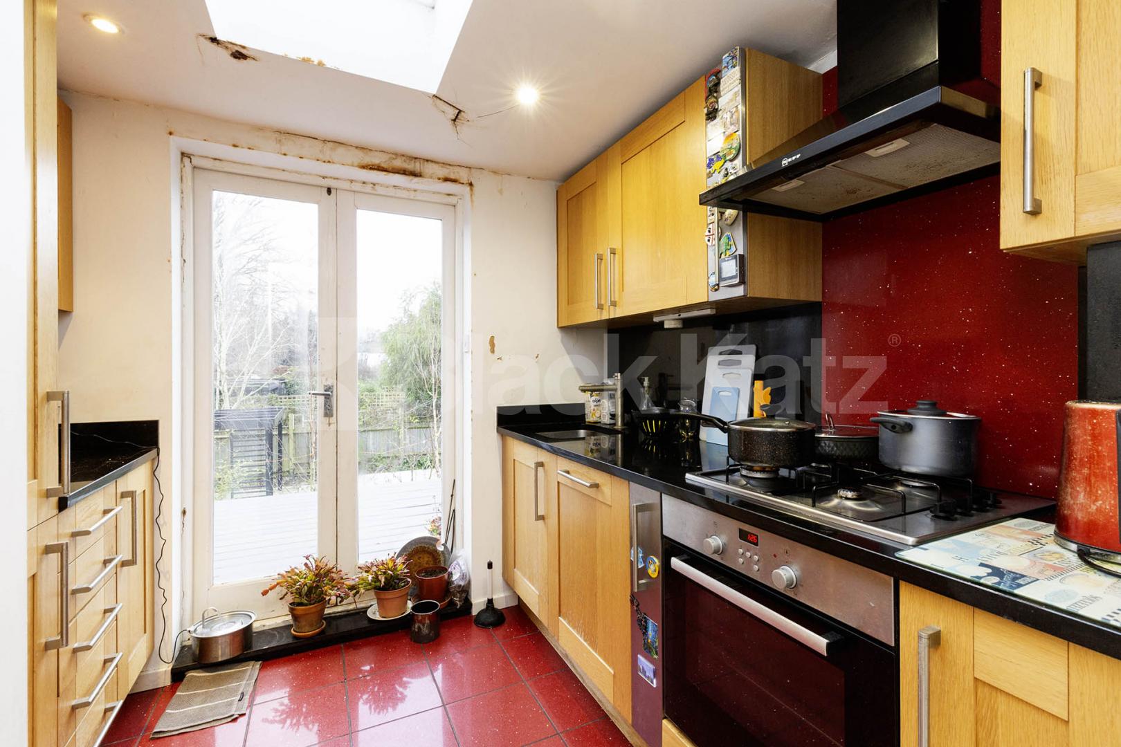 			3 Bedroom, 1 bath, 1 reception Flat			 Pages Lane, Muswell Hill